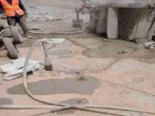 宝应水泥混凝土路面板底注浆技术 路面脱空注浆整治方案