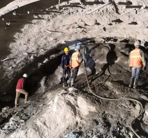 宝应拱顶带模注浆料的施工流程及注意事项